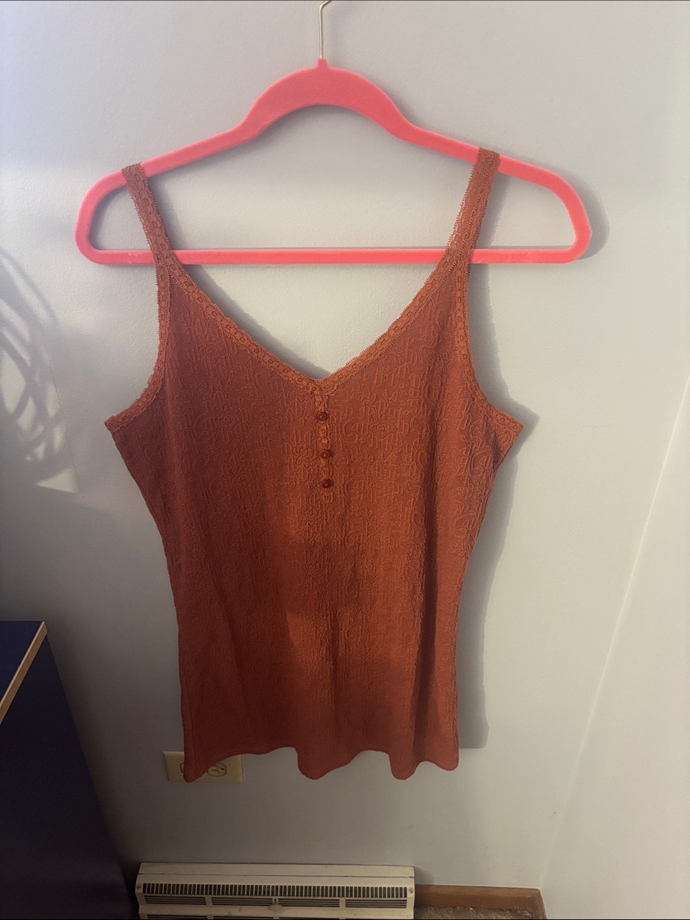 easel Rust Brown Lace-Texture V-Neck Cami with Front Buttons